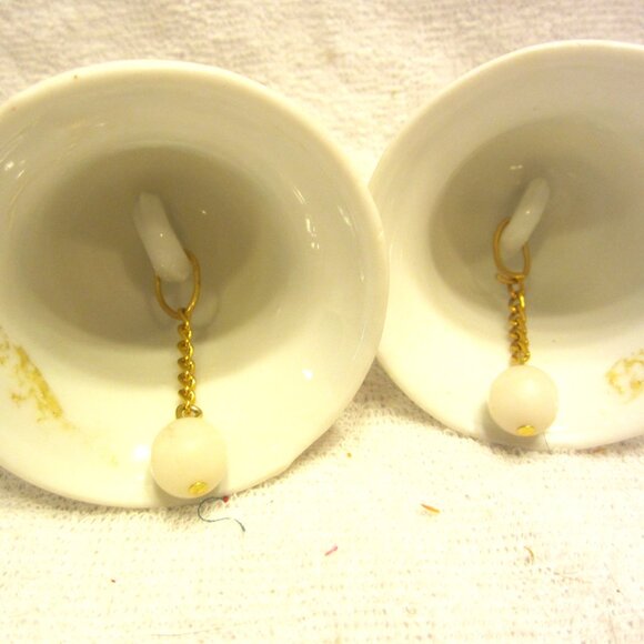 VTG PAIR OF PORCELAIN CHRISTMAS BELLS W/CUTE DESIGN, HAND PAINTED - Picture 4 of 4